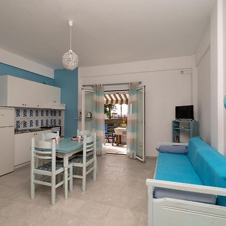 Blue Houses Apartments Finikounta Exterior foto